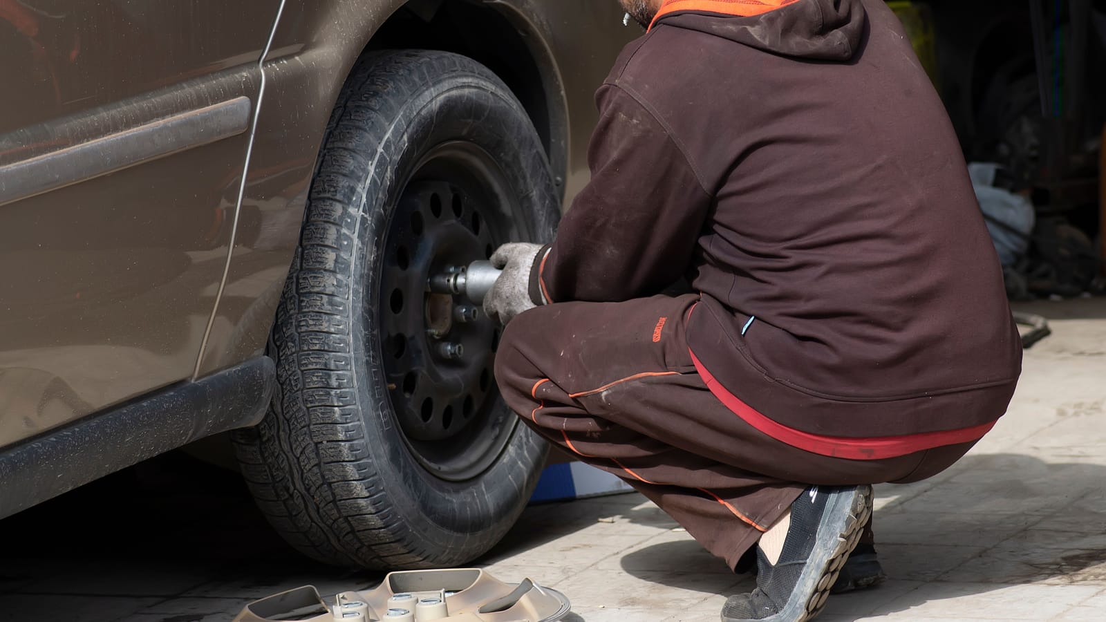 100 Things Every Driver Should Know and Keep in the Truck