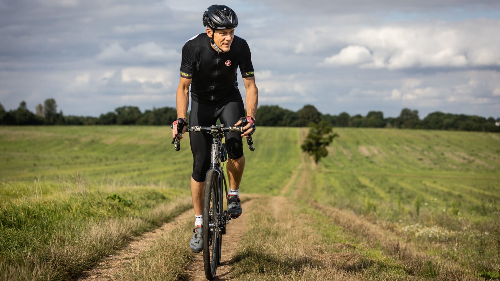 Back on a bicycle at forty, without the first week wrecking it