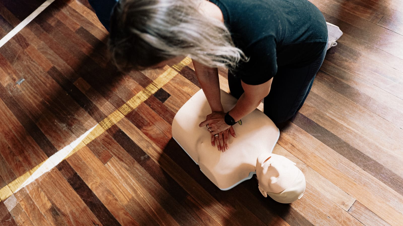 Choking rescue for an adult, a child and a baby