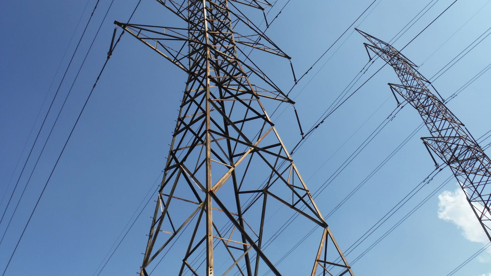 How the Power Grid Works and Why It Goes Dark