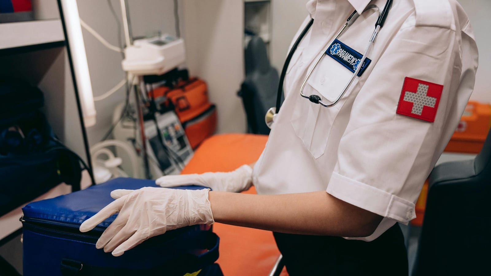 How to choose between urgent care, the ER and waiting for Monday