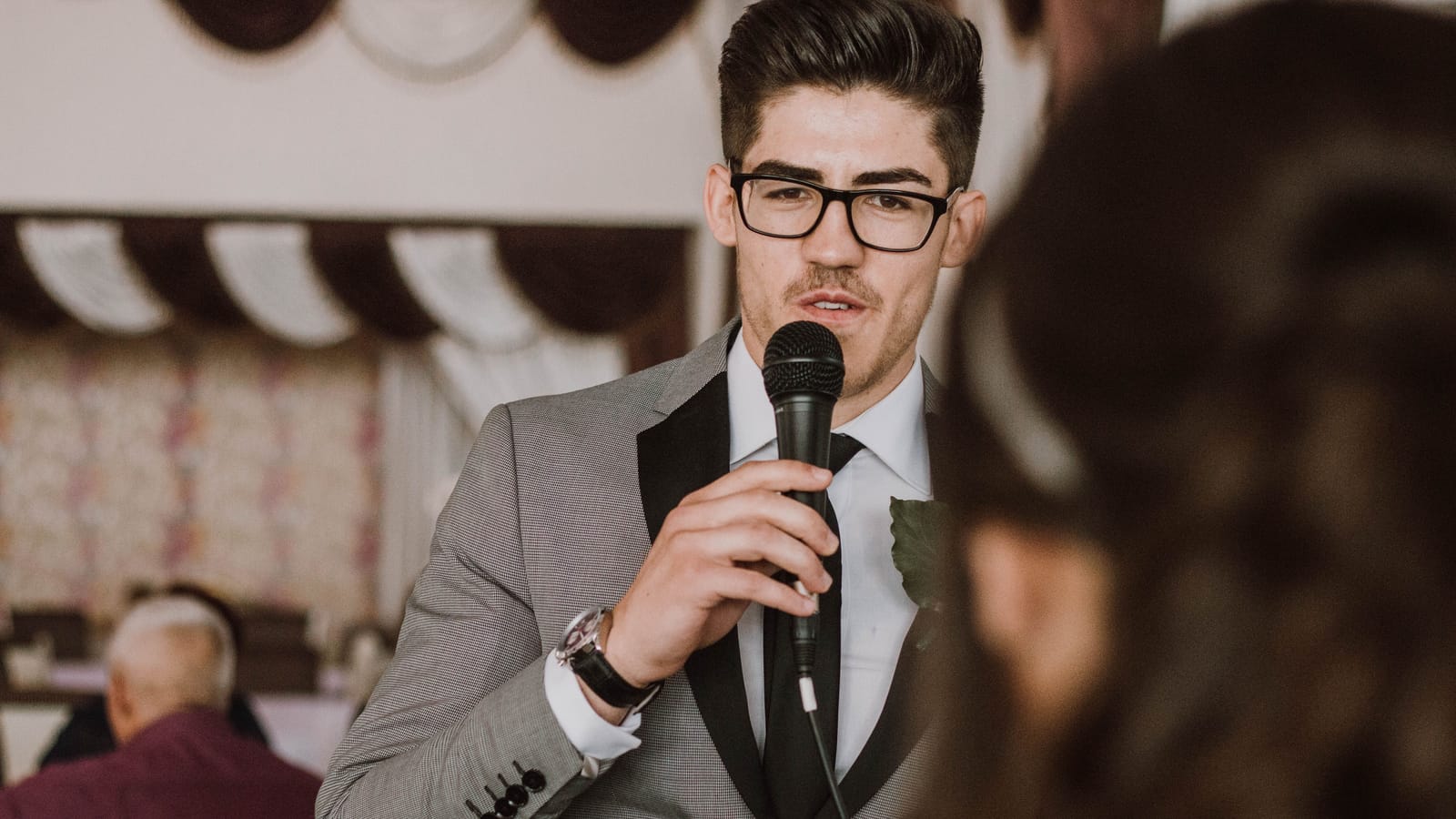 How to Give a Funny Wedding Toast Nobody Regrets
