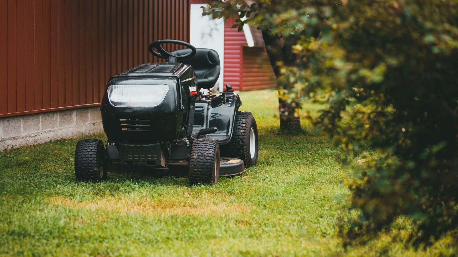 How to Pick Between a Push Mower, a Rider and a Zero Turn