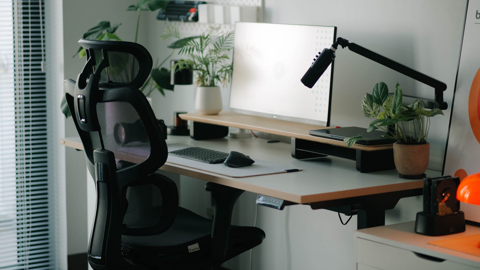 How to set up a desk and chair that won't wreck your back