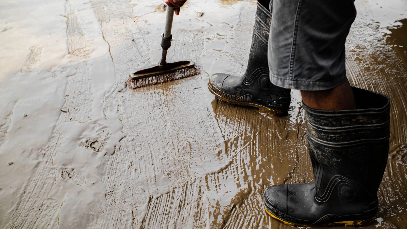 How to wash workwear that lives in mud and grease