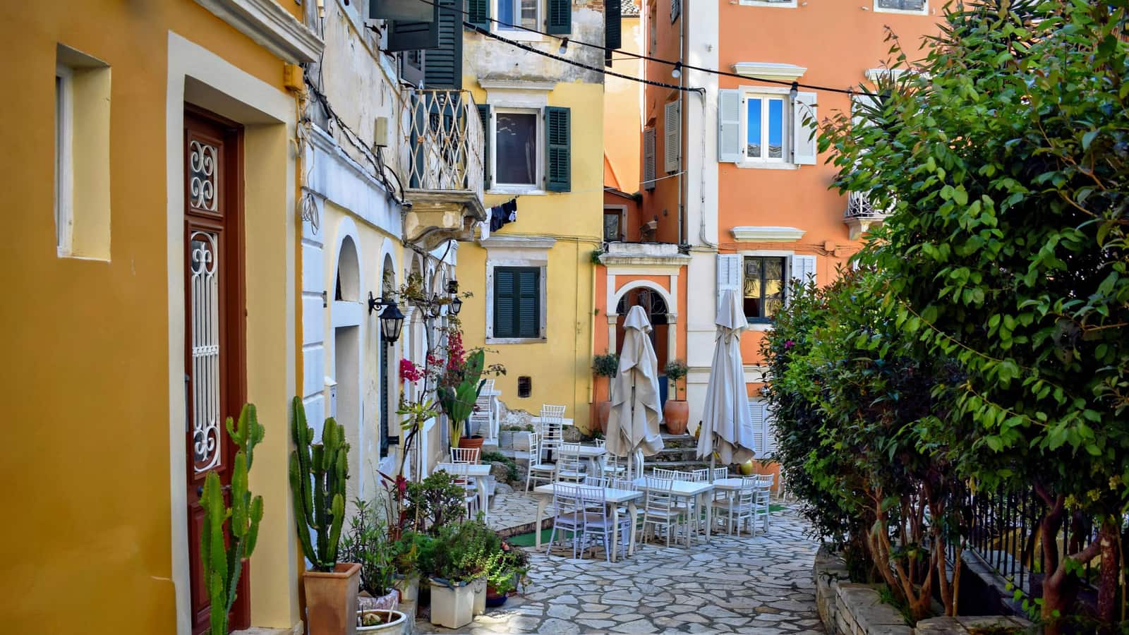 Ikaria runs on a garden, a hill and a 25-minute nap