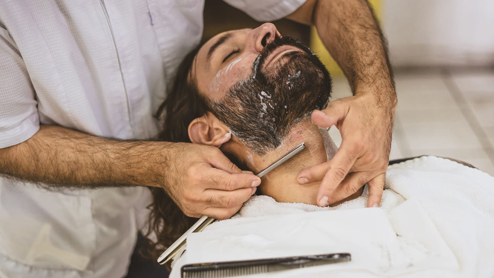 Learn The Straight Razor Without Wearing The Evidence