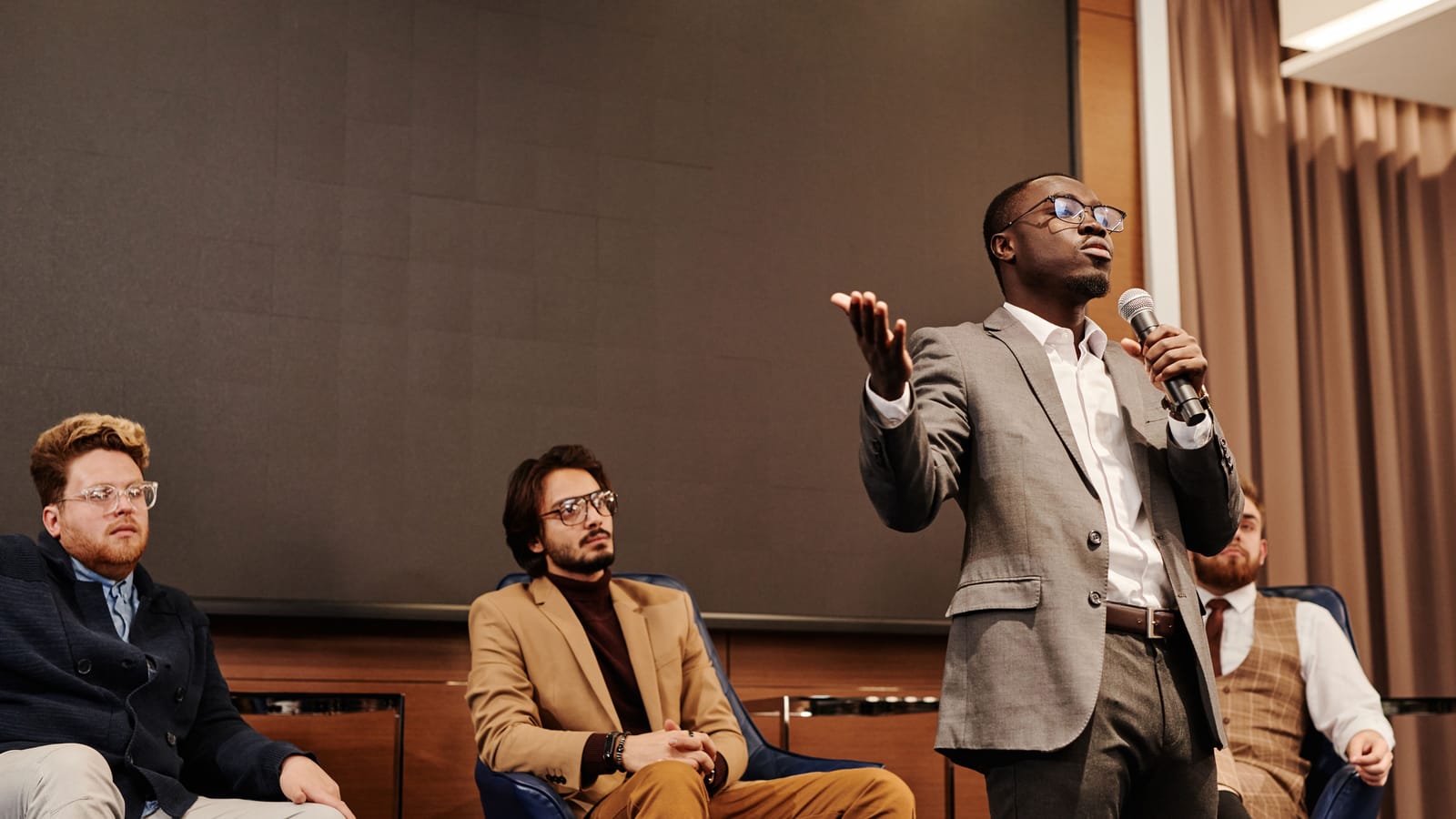 Learn To Speak Well, From A Toast To A Thirty Minute Talk