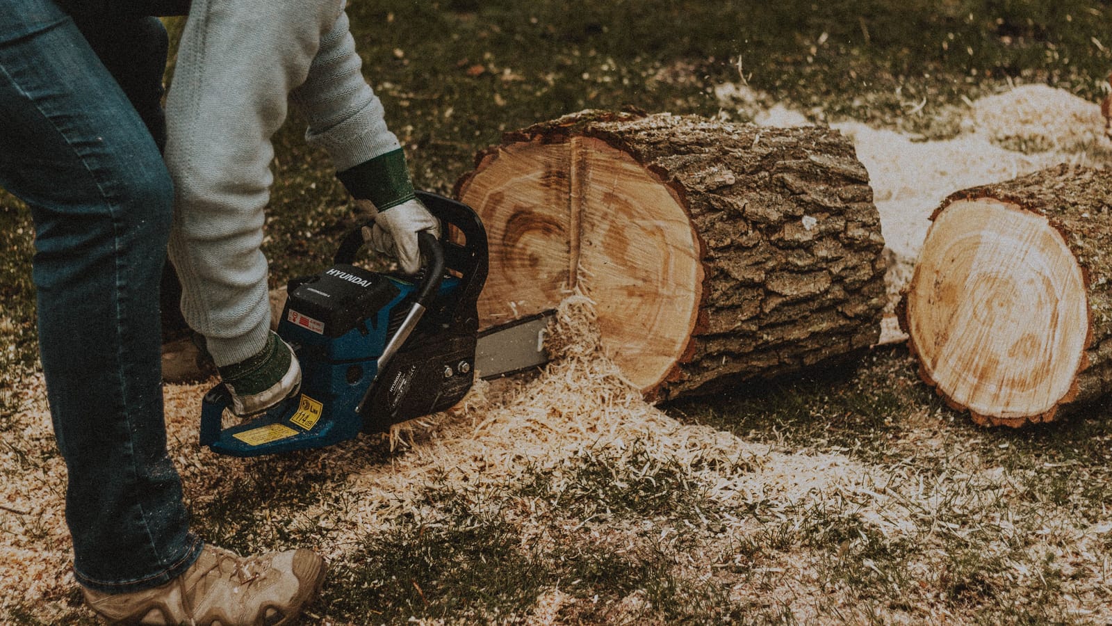 Running a chainsaw without ending up in the emergency room