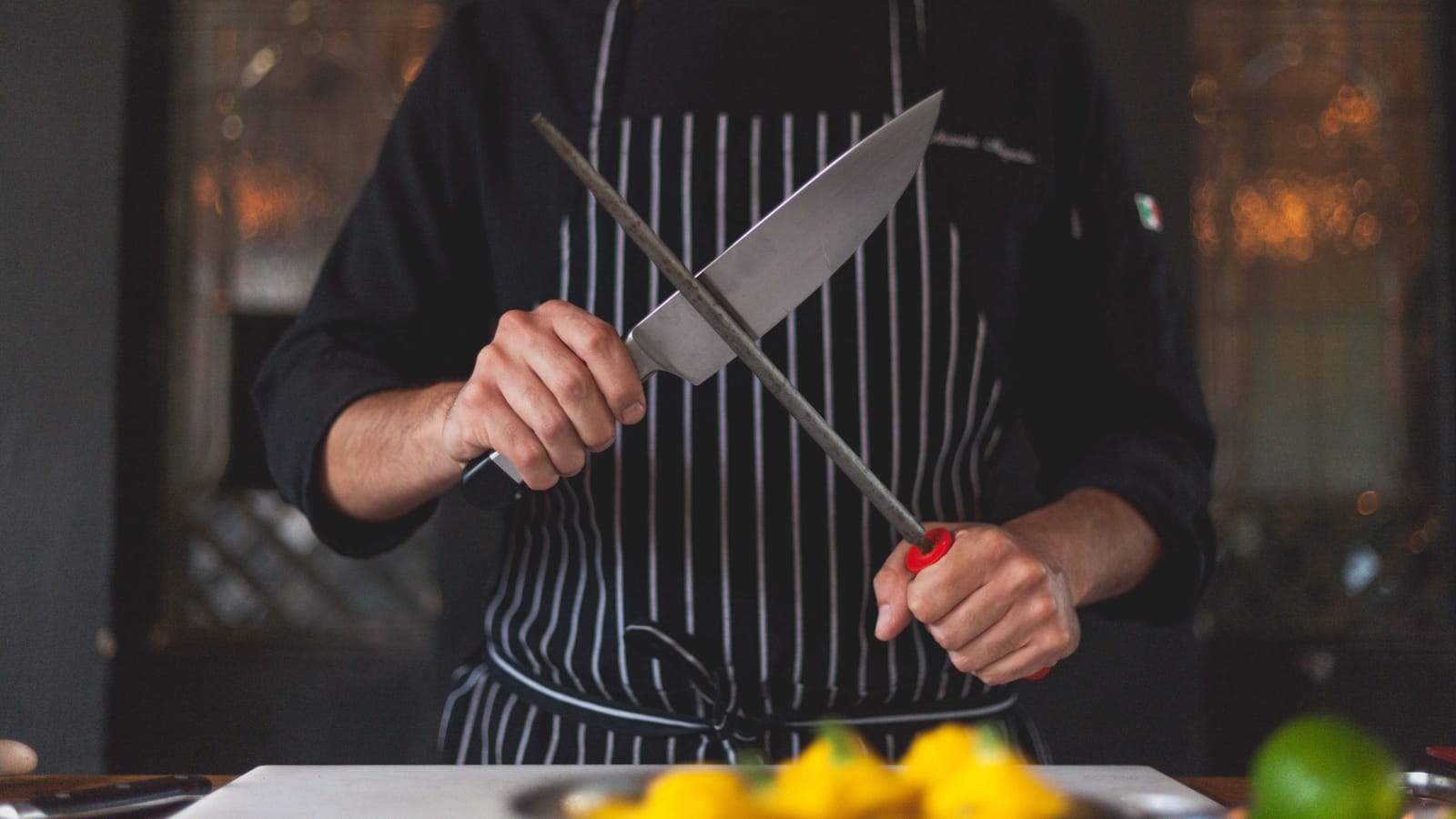 Sharpen a kitchen knife on a whetstone without guessing