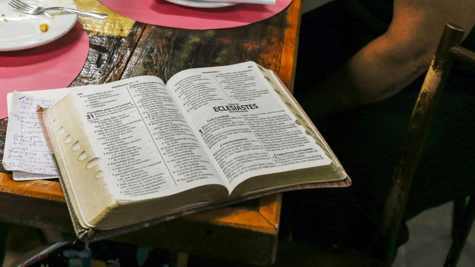 The four Gospels at the dinner table in nineteen weeks