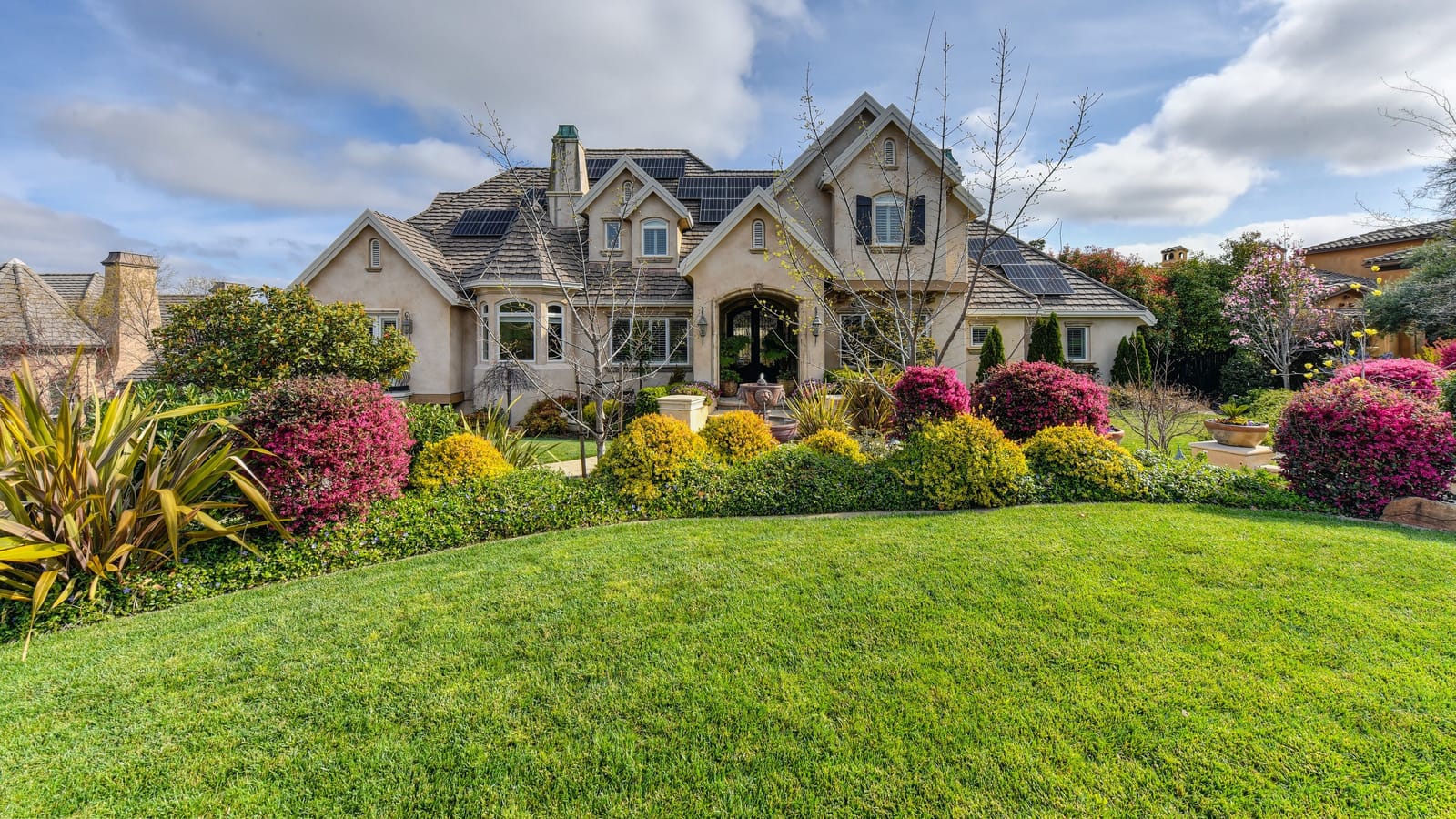 What Actually Adds Value to a Front Yard