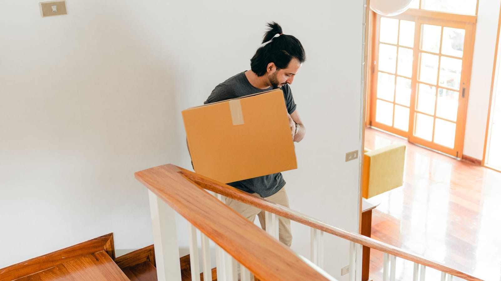 What moving out costs and what to do in the first month