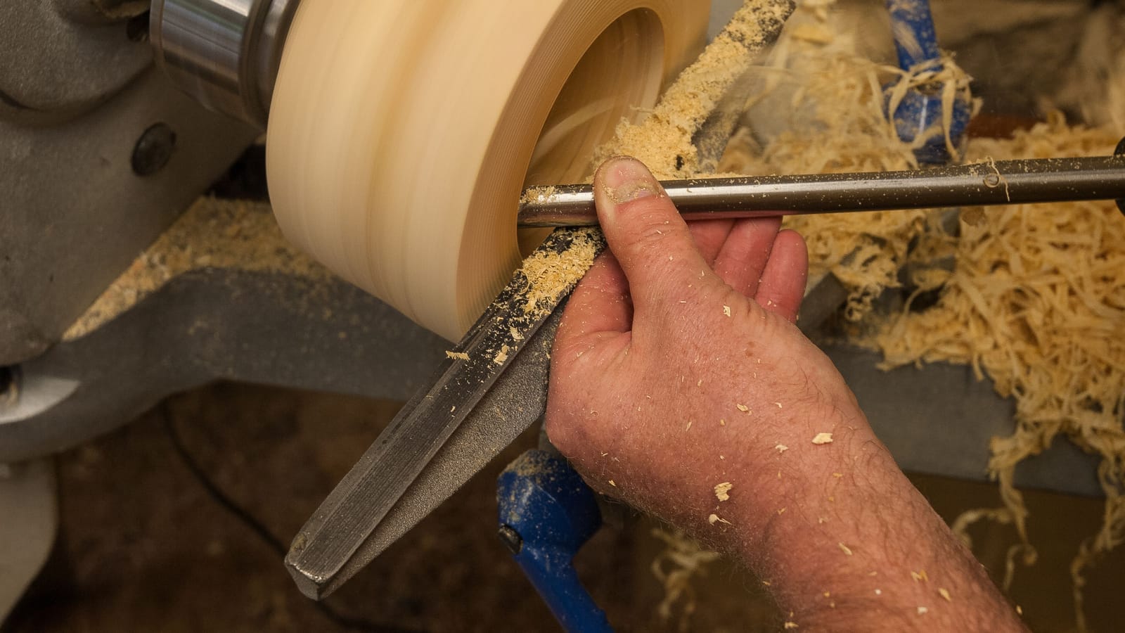 Your first bowl on a lathe and what goes wrong