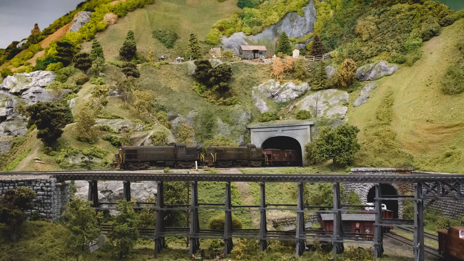 Your First Model Railroad Fits on a Sheet of Plywood